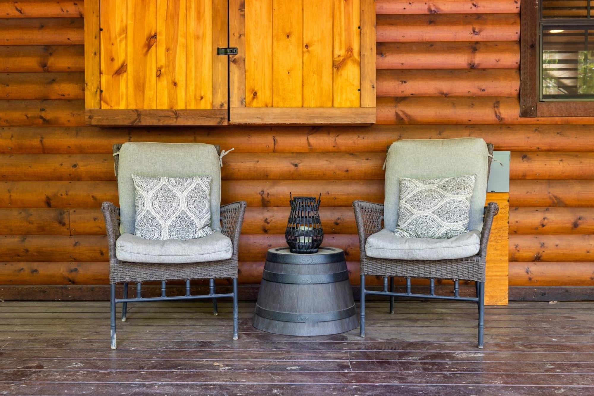 Cross Timbers Cabin On The Grove'S 25-Acres 布罗肯鲍 外观 照片