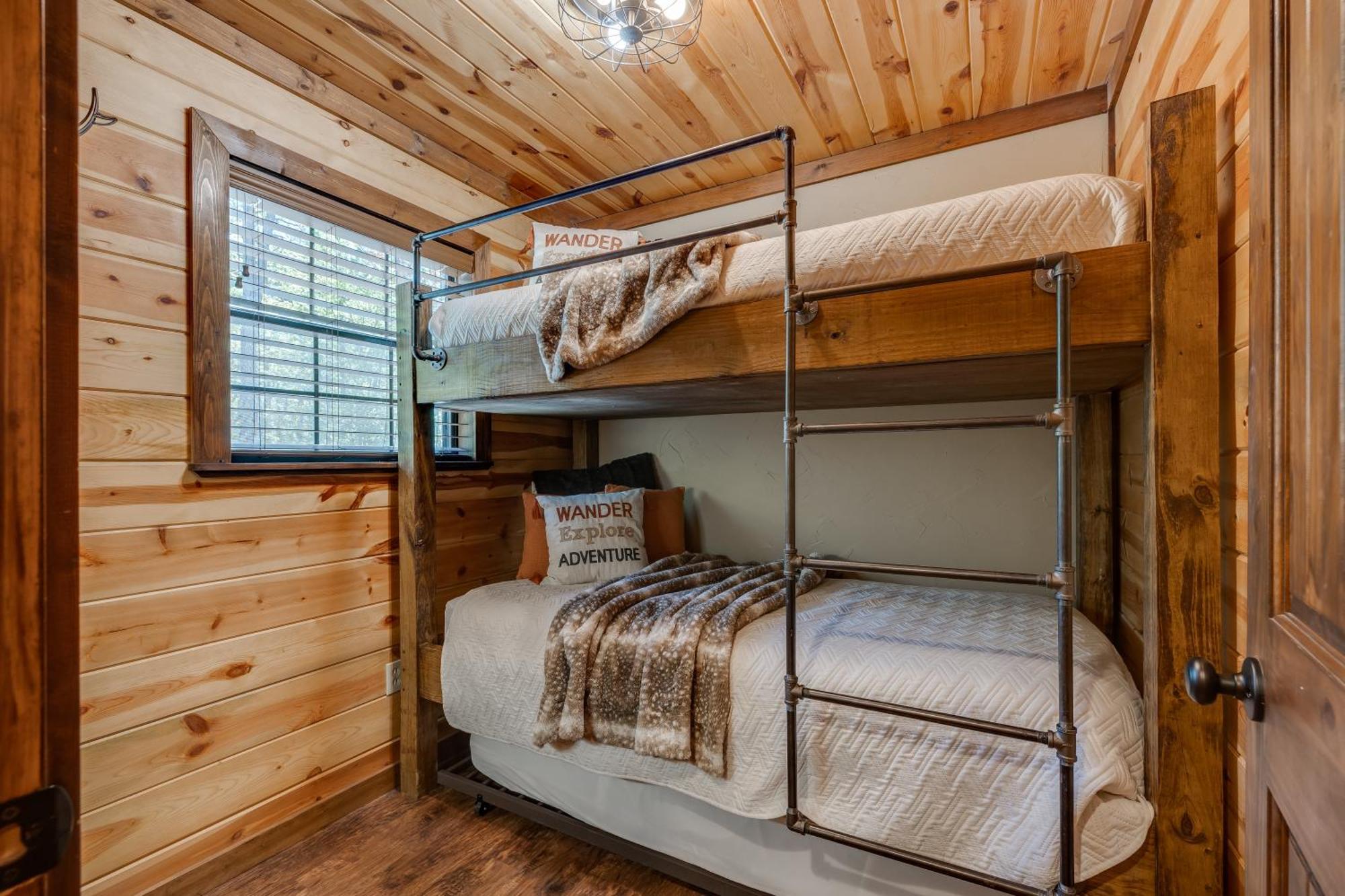 Cross Timbers Cabin On The Grove'S 25-Acres 布罗肯鲍 外观 照片